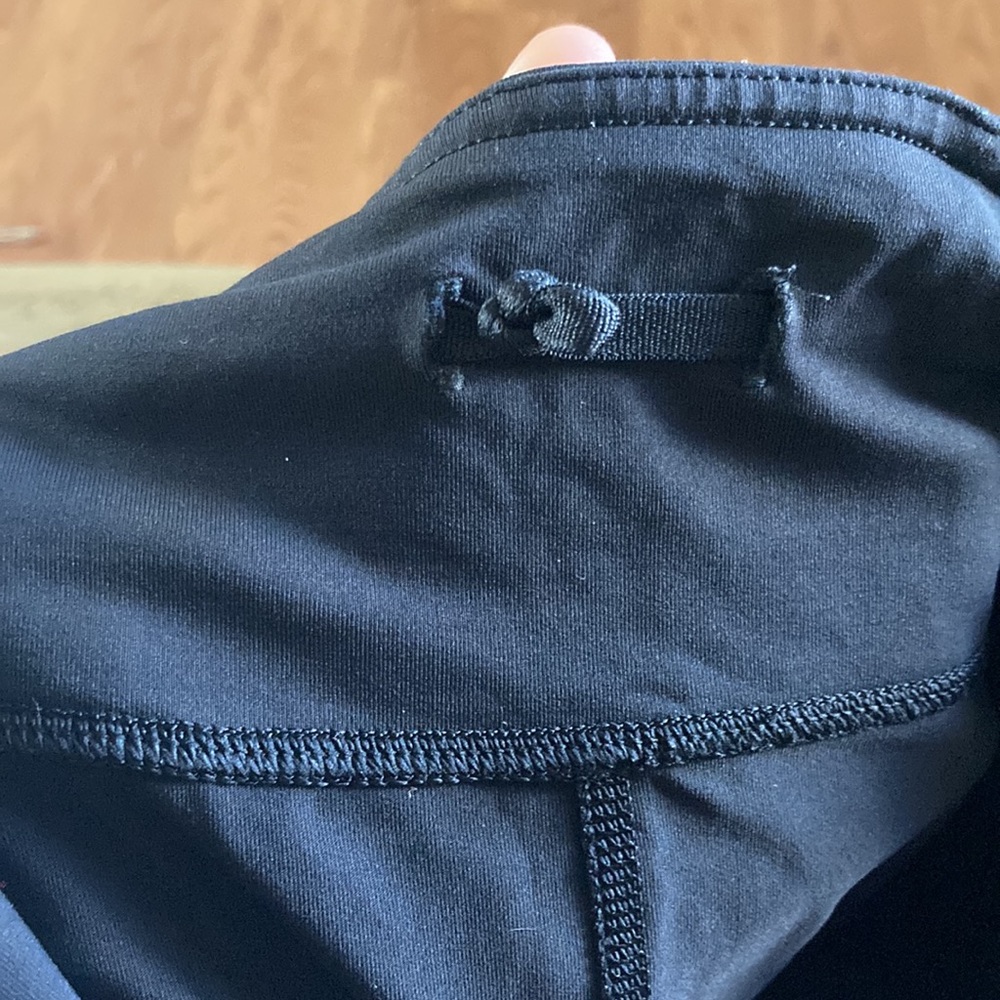 Lulu lemon black leggings in great condition size 8 - Picture 7 of 8